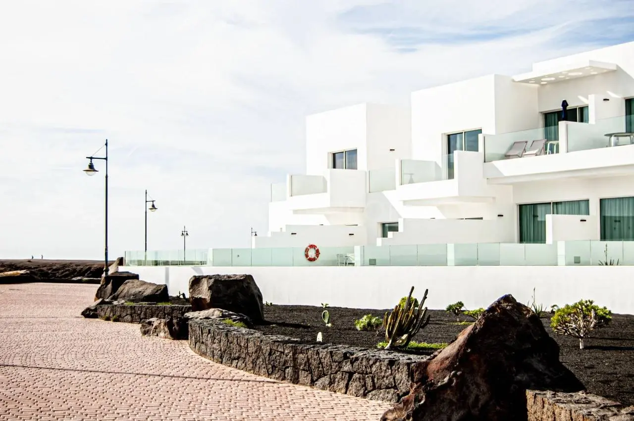 Why Waterfront Properties Are a Top Investment in the Algarve