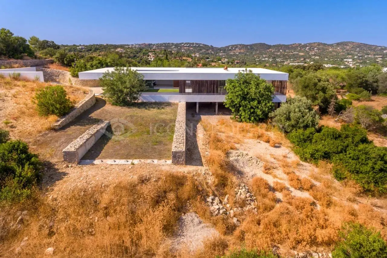 En Construction : Villa Contemporaine avec Vue sur la Mer près de Santa Barbara