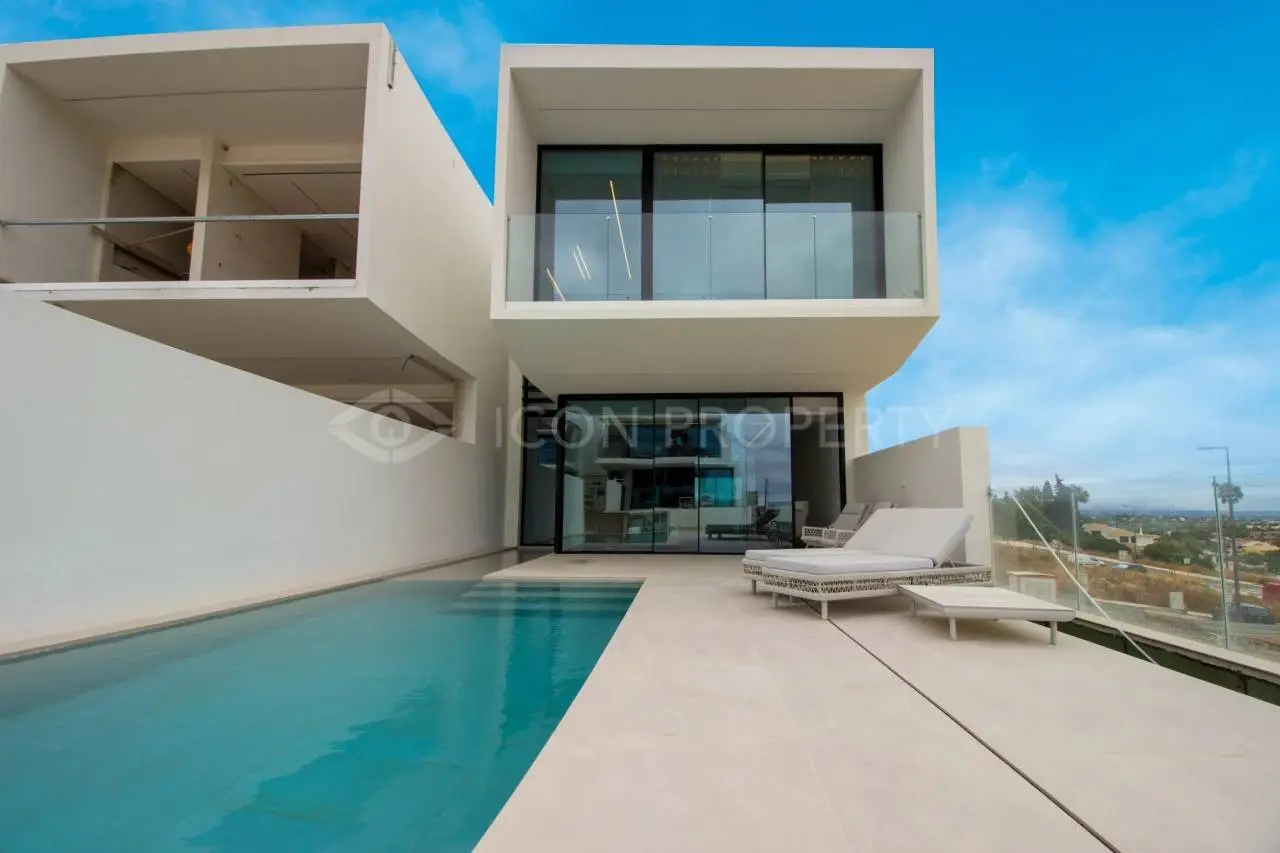 Novas Moradias Geminadas Contemporâneas de 2 Quartos com Vistas Mar, Albufeira