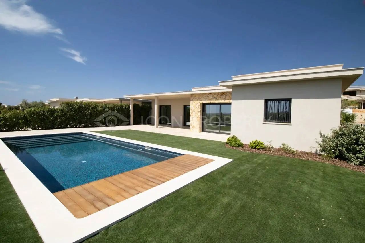 Modern Brand-New 4 Bedroom Villa in a Privileged Waterfront Location, Faro