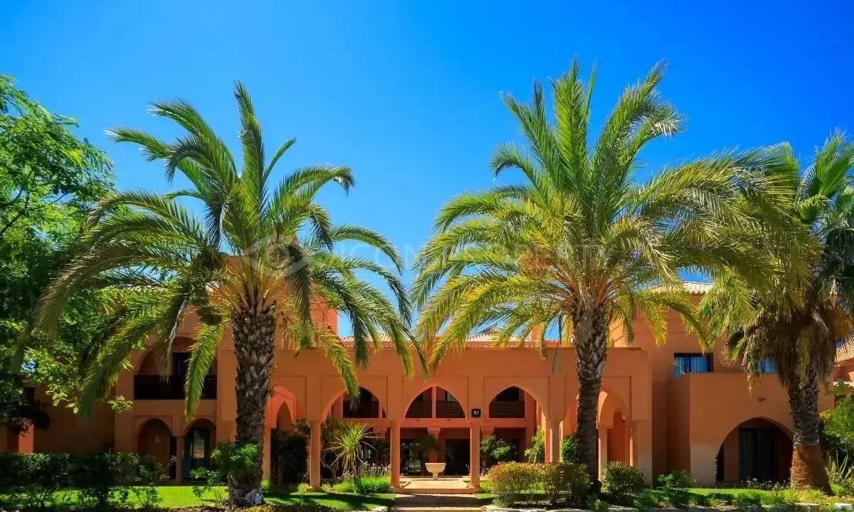 Luxuoso Apartamento Duplex Penthouse de 3 Quartos no Amendoeiro Golf Resort em Silves