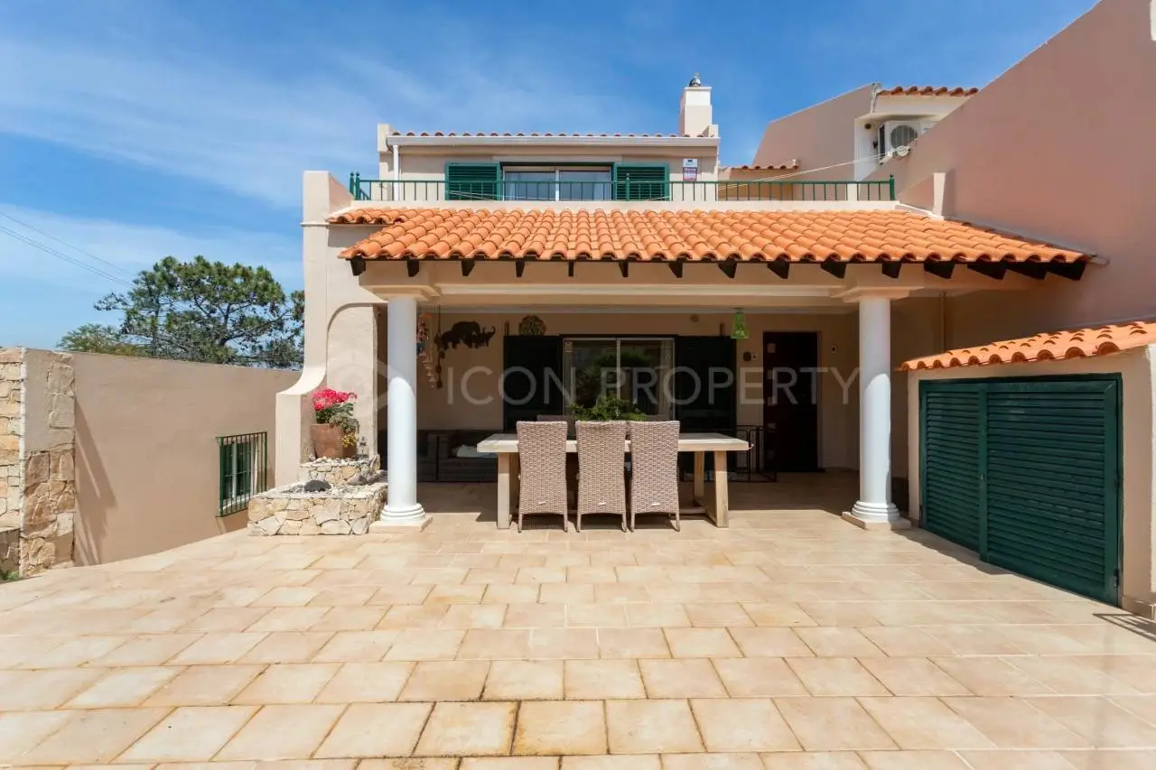 By the Beach, 3 Bedroom End Terrace Linked Villa with Communal Pool