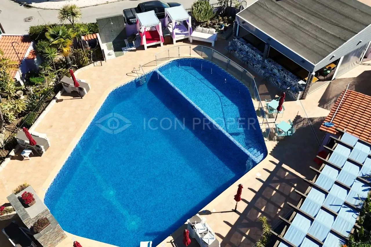 Geschäftsgelegenheit: Erfolgreiche Poolbar nahe den Stränden in Galé, Albufeira