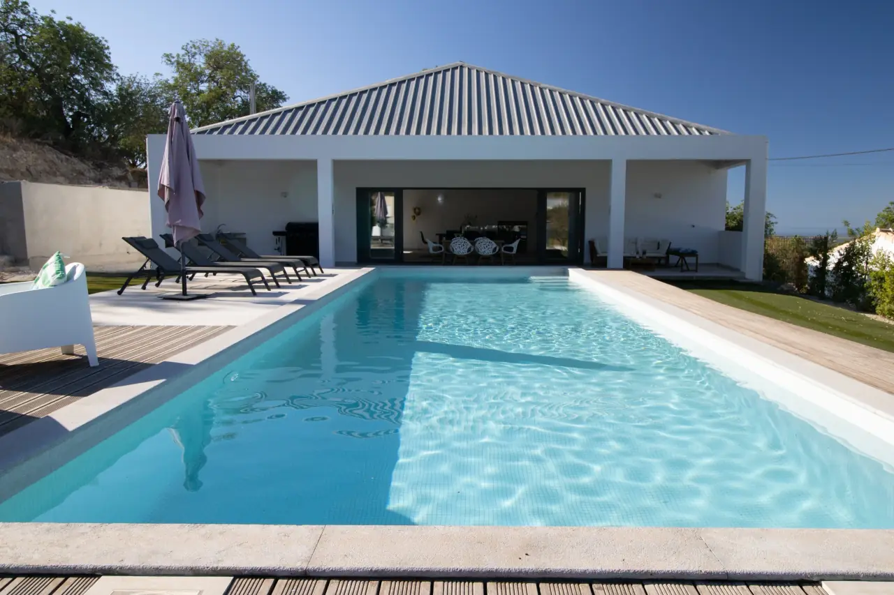 Einzigartige Villa mit 4 Schlafzimmern, viel Raum für Geselligkeit und Meerblick in Loulé