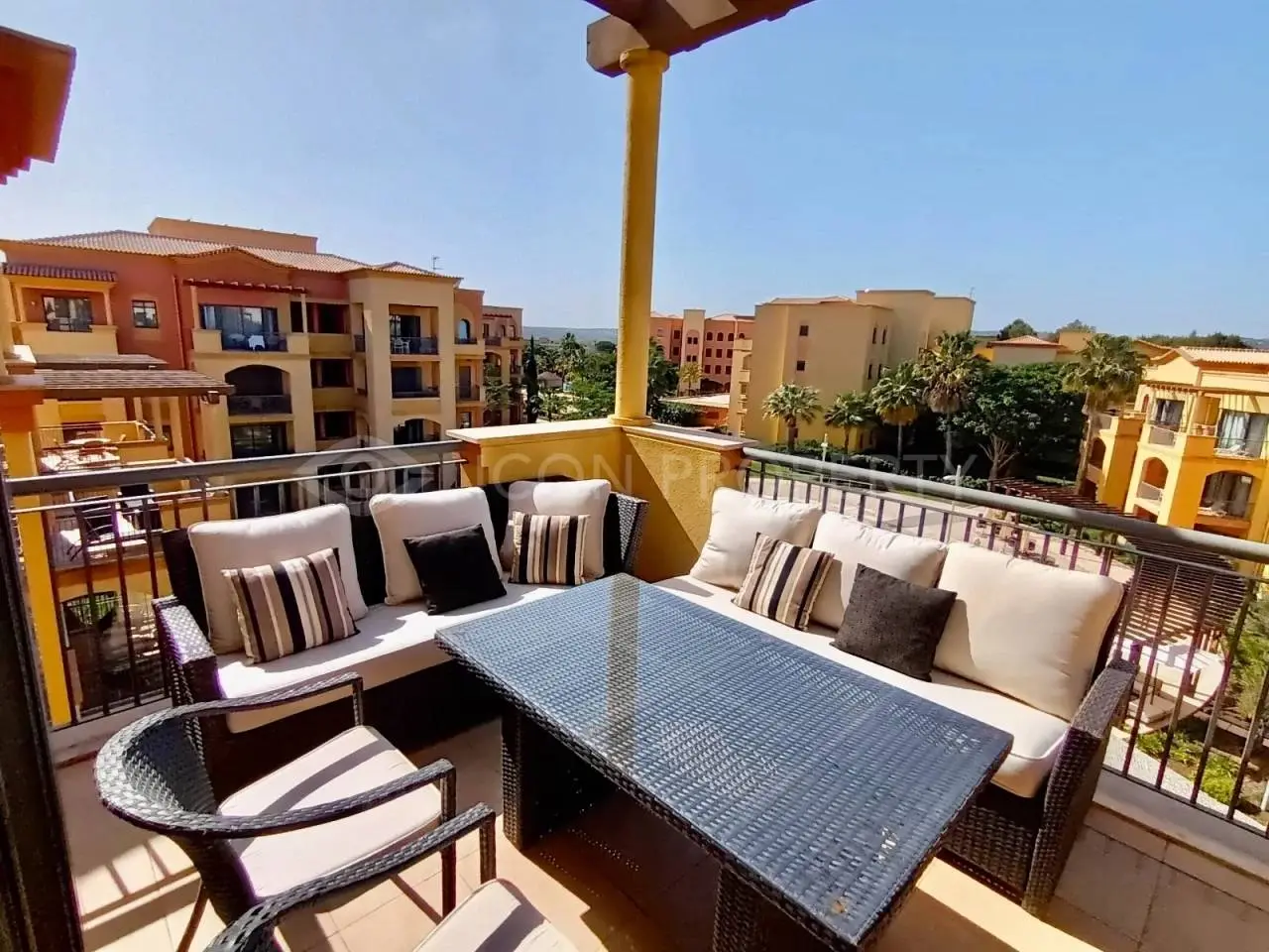 Apartamento Penthouse T2 em Campo de Golfe em Condomínio Fechado e Seguro, Vilamoura